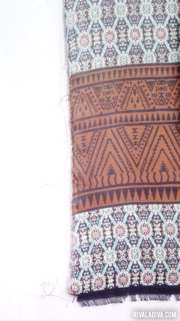 DIY Burberry Prorsom's Scarf Look, Tutorial