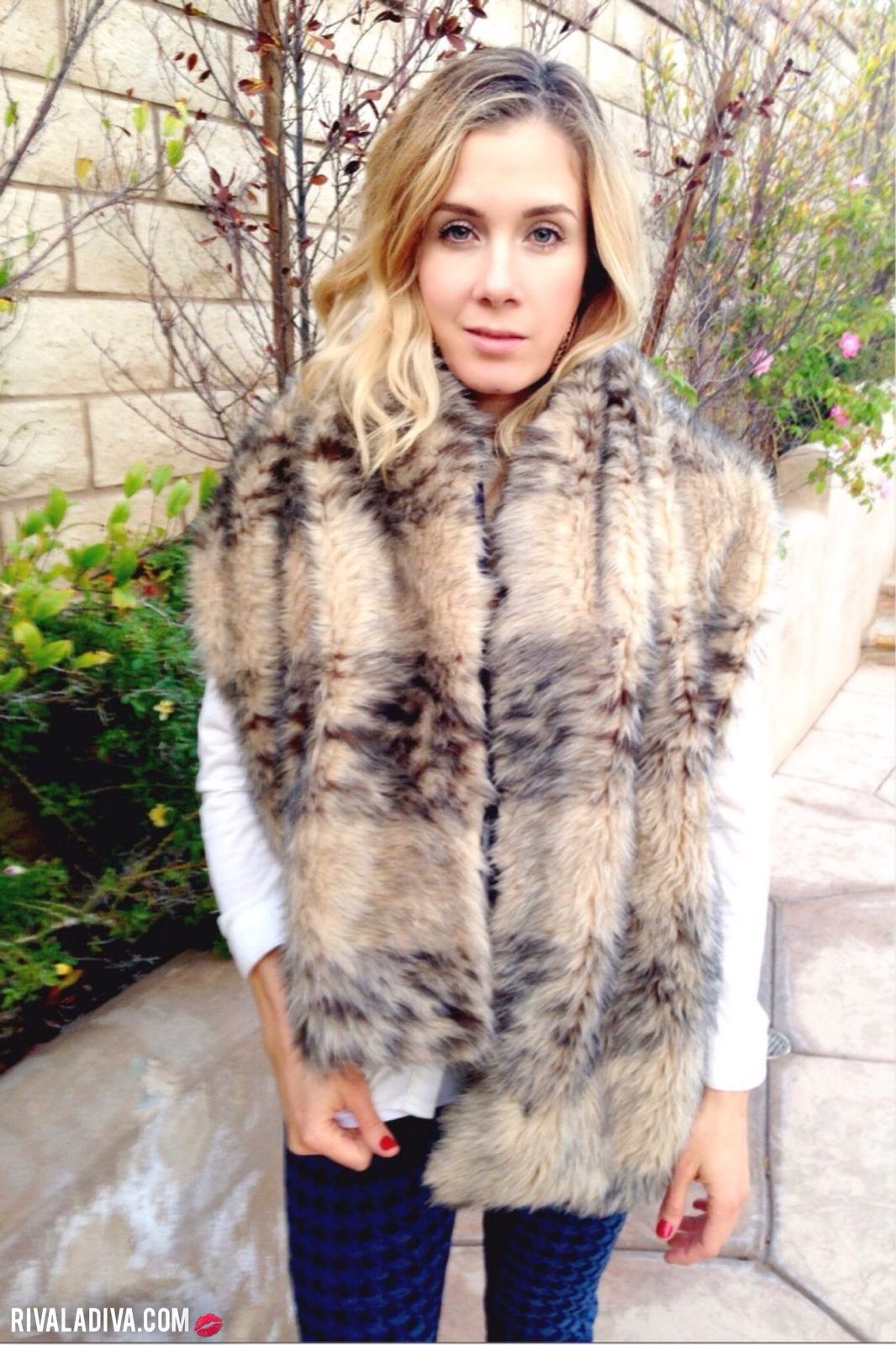 Faux Fur Scarf Tutorial | RivaLaDiva.com