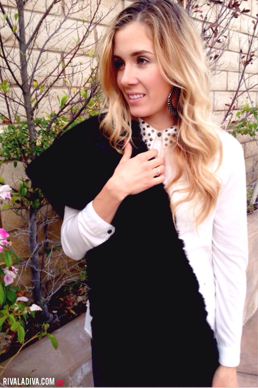 Faux Fur Scarf Tutorial | RivaLaDiva.com