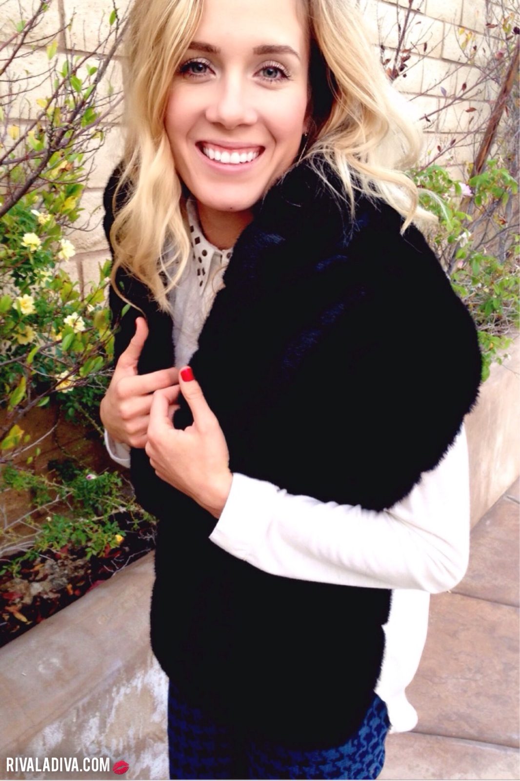 Faux Fur Scarf Tutorial | RivaLaDiva.com